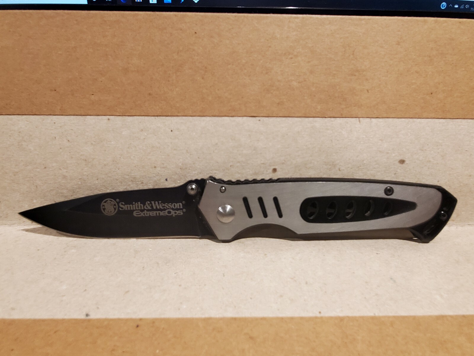 SMITH& WESSON EXTREME OPS SWA8 POCKET KNIFE | eBay