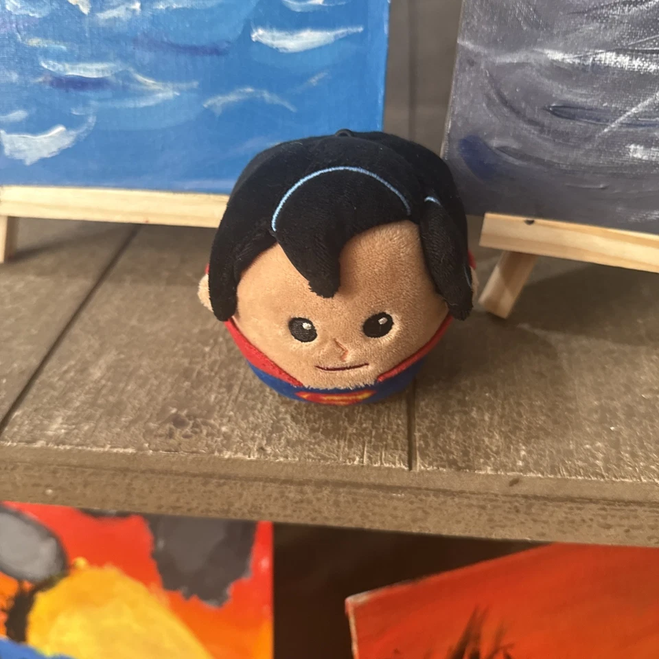 Adorno de peluche Hallmark Fluffballs Superman DC Comics juguete de peluche Foto 3 de 4