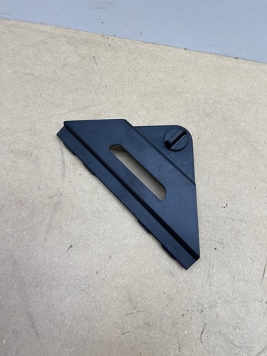 Warning triangle bracket