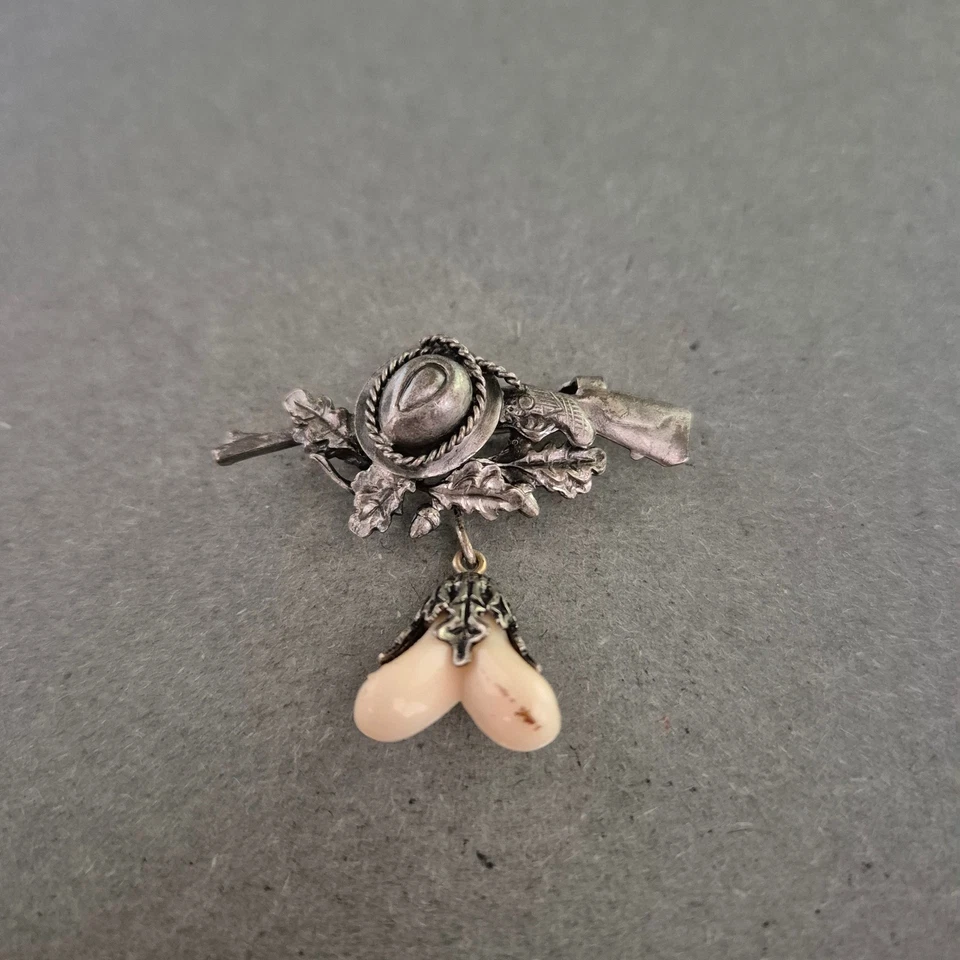 Jagdmotiv-Brosche mit Eichelanhänger – Versilbert & rustikal - Bild 3 von 4