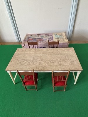 Louis Marx Toys Little Hostess Esstisch mit vier Stühlen, SIEHE UNTEN