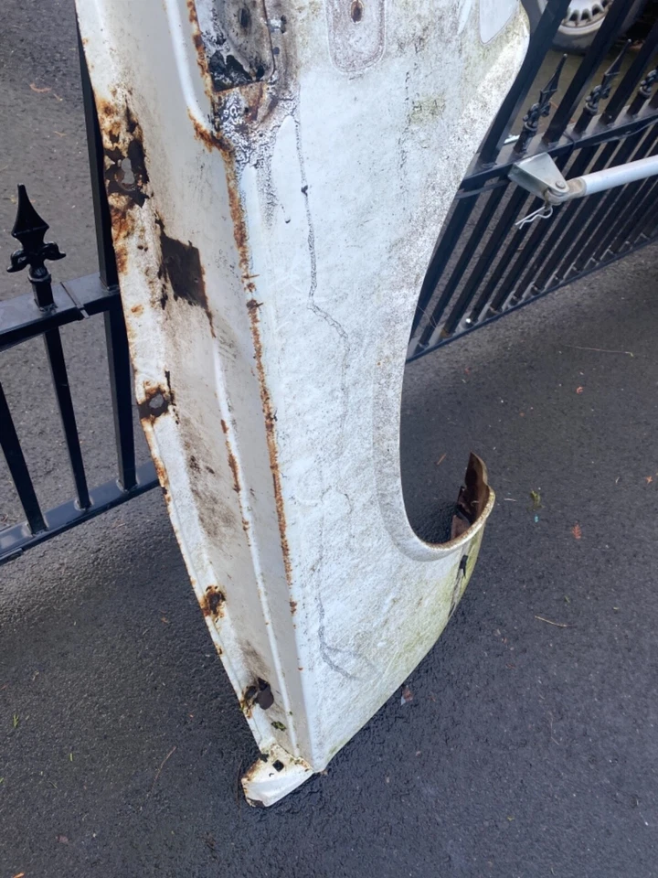 67-76 BMW E10 M10 1600 2002 2002 2002ti guardabarros lado derecho, delantero Foto 3 de 4