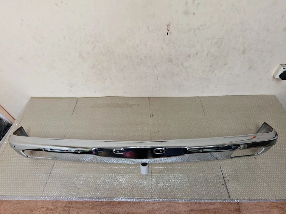 Barra de parachoques delantera Toyota Corona RT100 RT102 RT104 RT110 NUEVO DE STOCK ANTIGUO GENUINO Foto 3 de 4