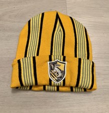 Wizarding World Harry Potter Hufflepuff Beanie with Crest Yellow/Black NWT