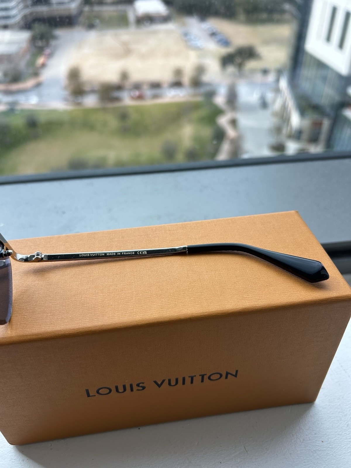 LV Super Vision Light Large Square Sunglasses - image 5