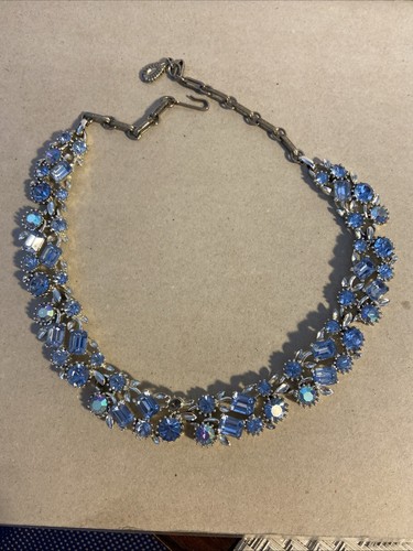 Lisner Vintage Silver Tone Necklace w/ Faceted Blue Crystals - 1 Missing Stone - Picture 5 of 17