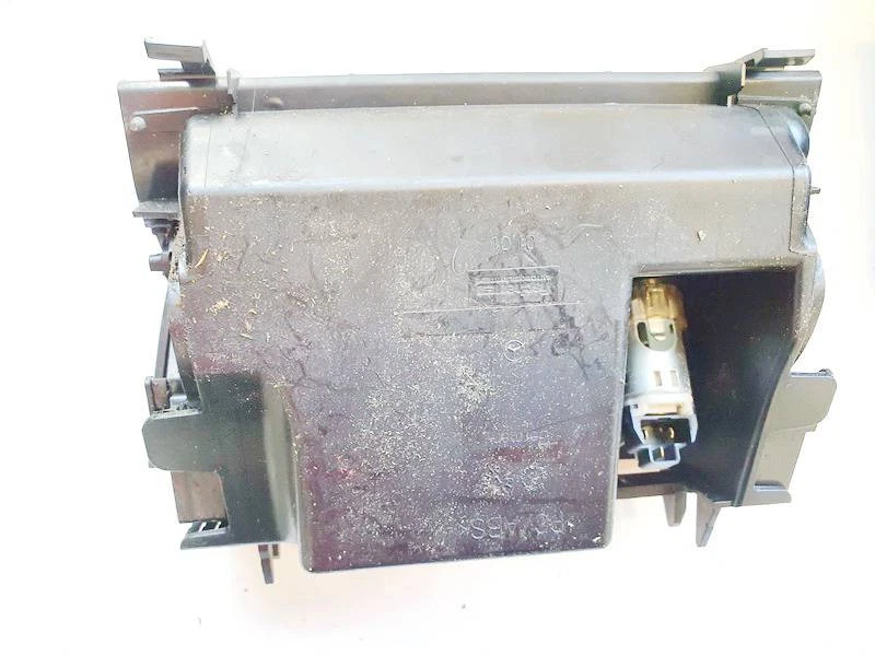 a2118101330 Cenicero Mercedes-Benz Clase E de1945340-28 Foto 2 de 3