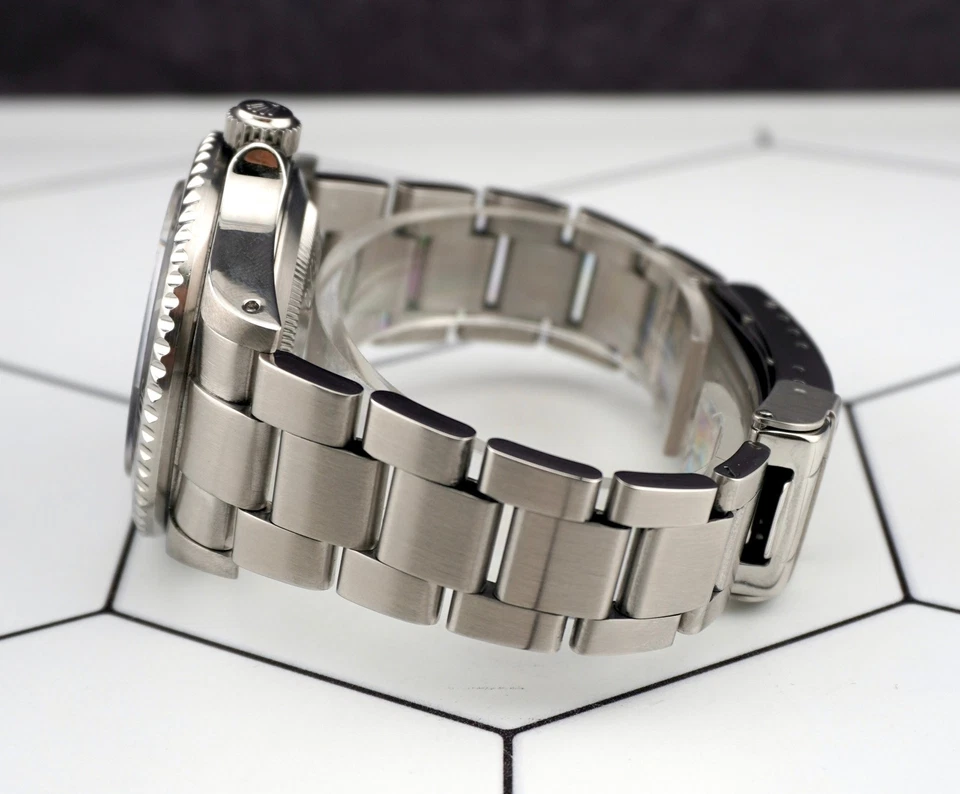 Rolex Sea-Dweller Date 40mm Black Dial Stainless Steel Oyster Watch Ref 16600 - Image 4 of 4