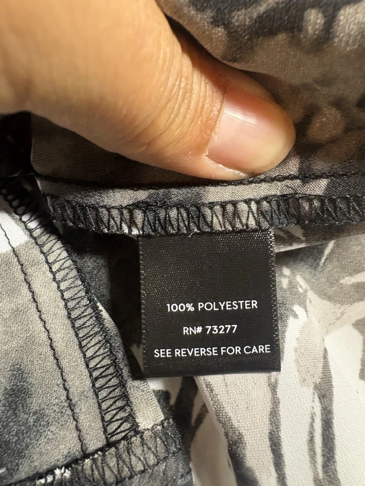 Simply Vera Vera Wang Women XL Sleeveless Vneck Flowy Floral Tank Top Monochrome - Image 3 of 4