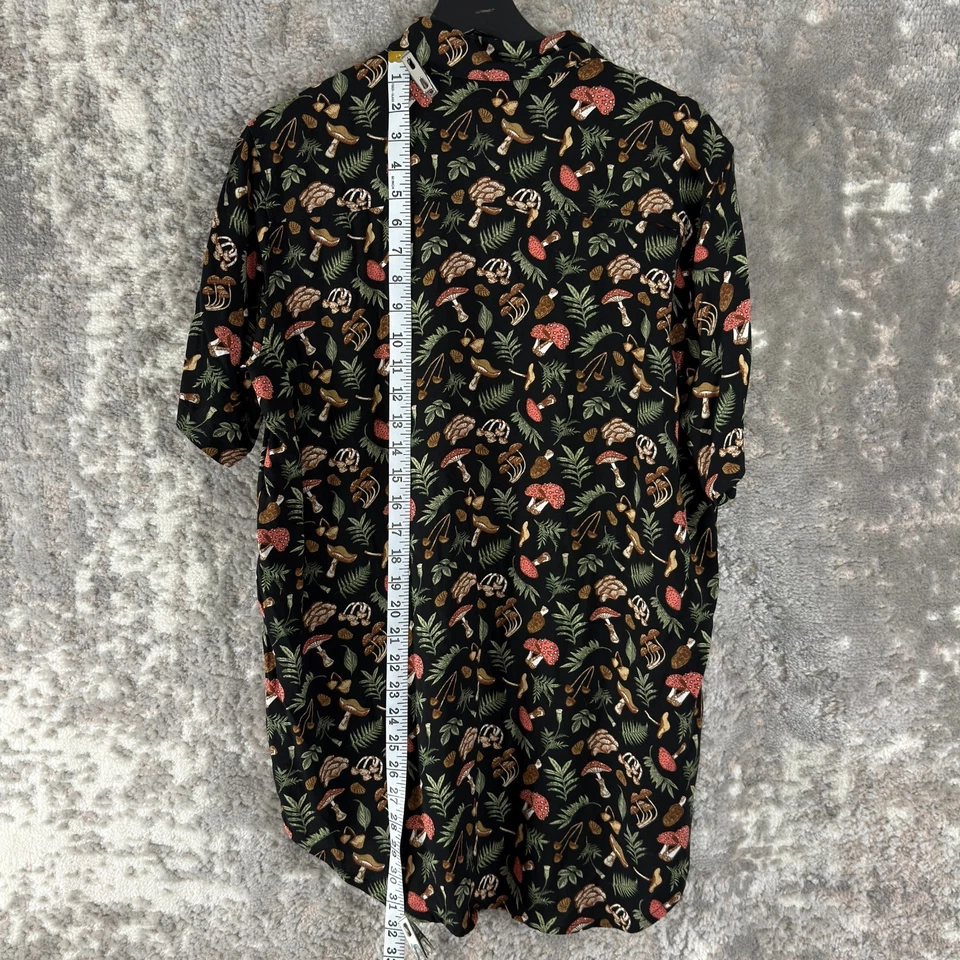 Hot Topic Size M Dark Floral Tropical Goth Casual Button Shirt Short Sleeve - Image 3 of 4