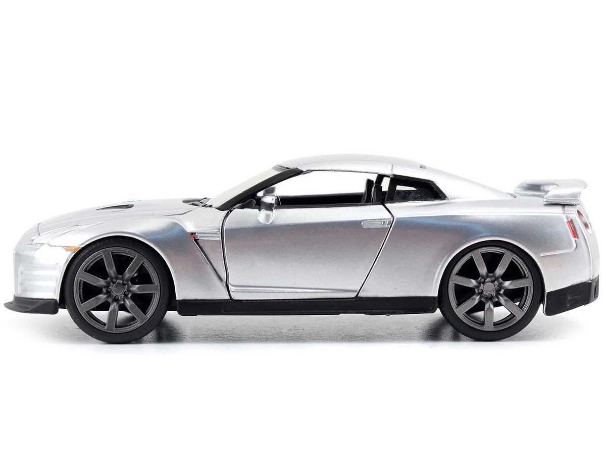 BRIAN'S NISSAN GT-R (R35) SILVER 
