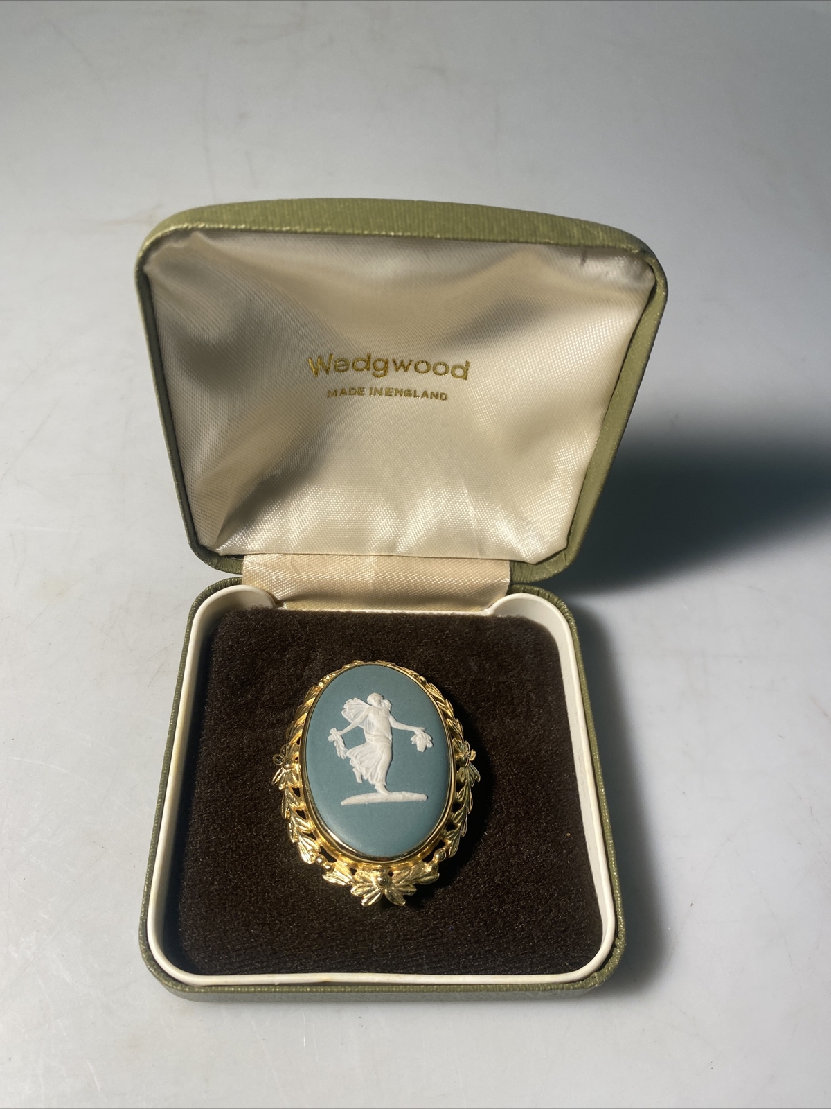 Vintage wedgwood pendant brooch Gem