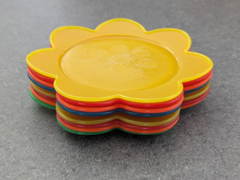 IKEA Saftig Flower Plastic Plates 20cm – Pack of 8 - Image 4 of 4