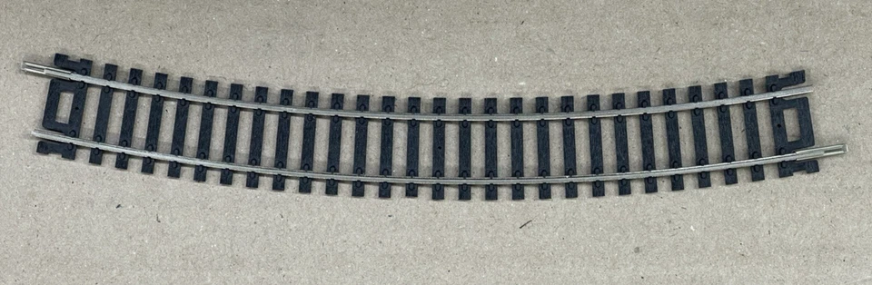 28 PCS OF ATLAS HO CODE 100 NICKEL SILVER 22" RADIUS SNAP TRACK - FREE SHIP - Image 2 of 3