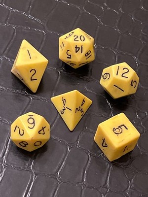 Vintage Mentzer older yellow set rpg ad&d dice 041826bAFZE
