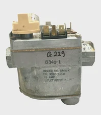 Carrier Bryant Payne Gas Valve 301273-702 Robertshaw 646A-X used #G229