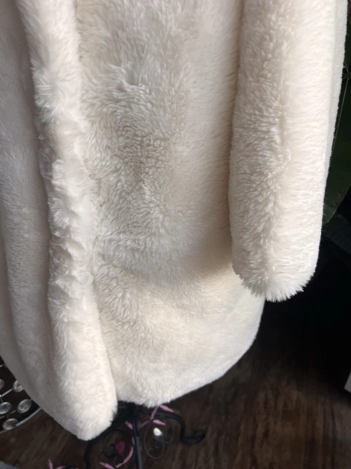 Cream Faux Fur Lined Long Winter Coat Size 1X Forever 21 Premium Plus Cream BNWT - Image 4 of 4