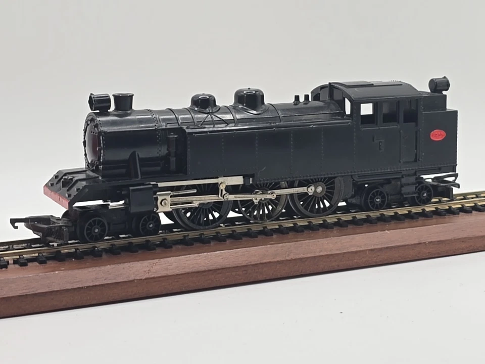 VERY RARE TRIANG NEW ZEALAND OO GAUGE R56 4-6-4 BALTIC TANK WAG LOCO 4830 - Image 3 of 4