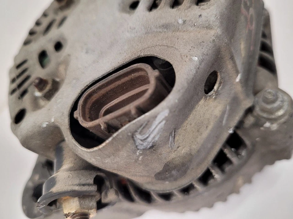 2000-2002 TOYOTA TUNDRA Alternator 6 Cylinder 70 Amp 2706062180  - Image 3 of 4