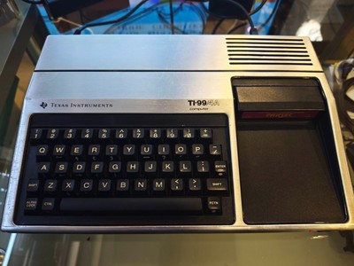 Texas Instruments TI99/4a komplett mit Netzteil Modulator und Spiel Parsec TOP