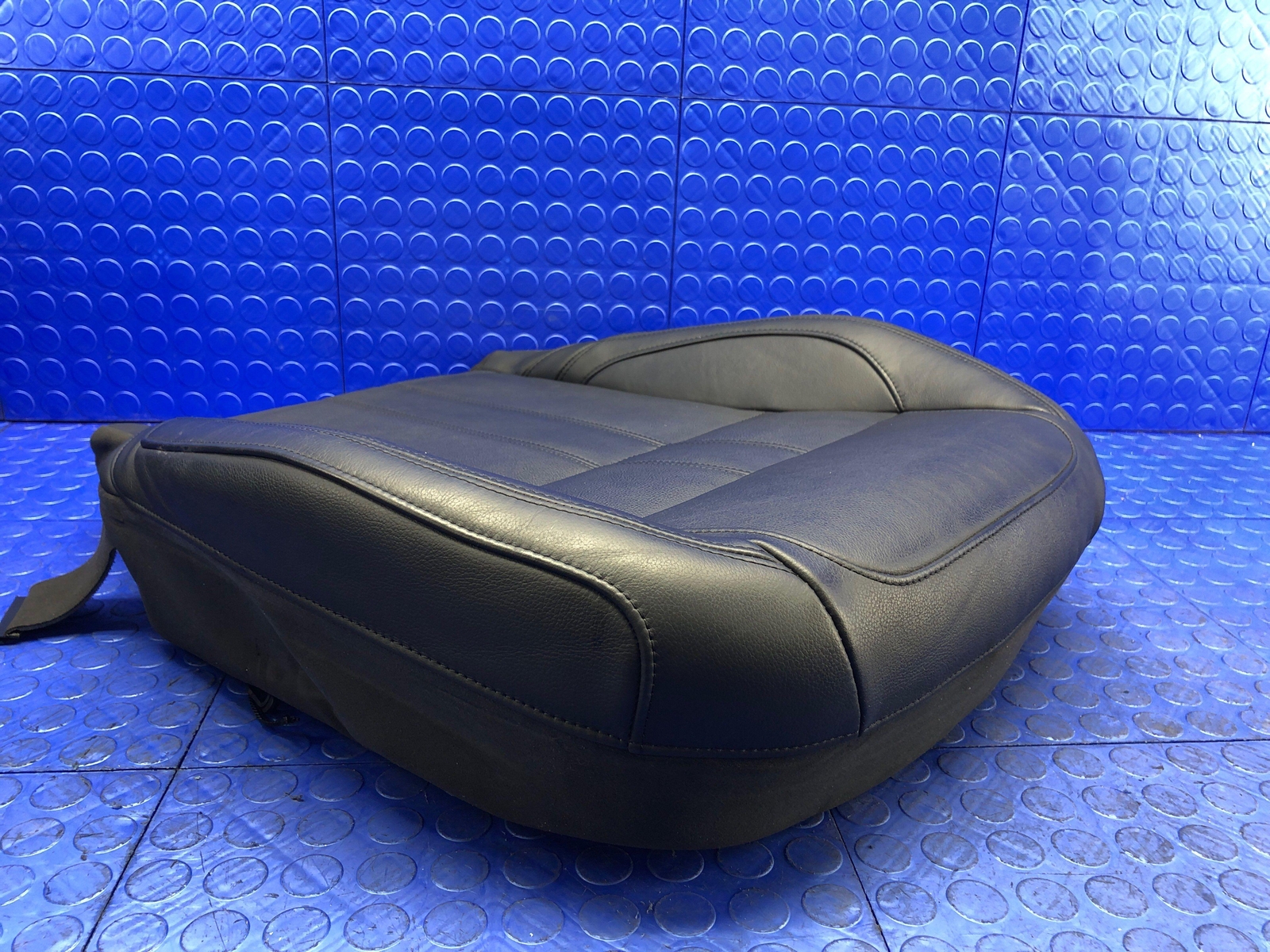 2017-2022 MASERATI LEVANTE OEM FRONT RIGHT LOWER SEAT CUSHION BLACK LEATHER