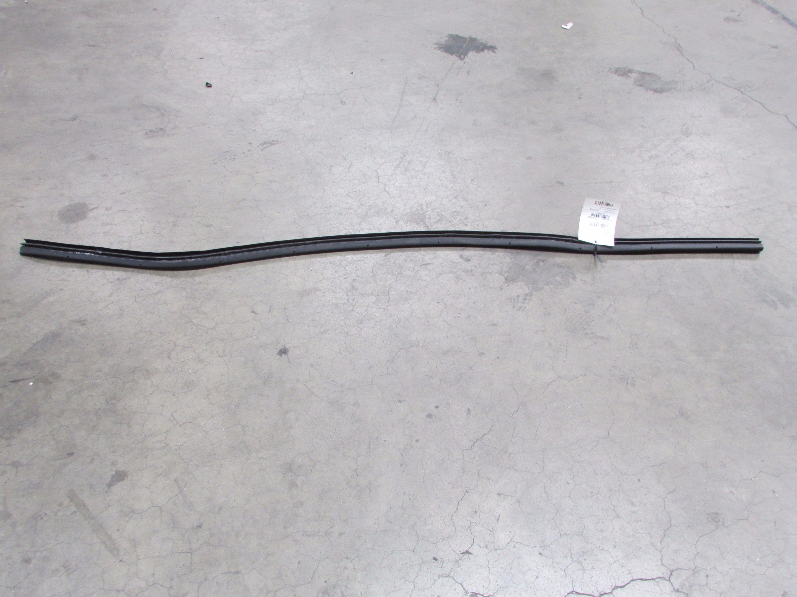 Maserati Granturismo, Lower Door Gasket Moulding, Used, P/N 80090000