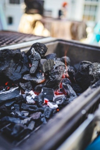 FOGO FB8 8.8 Lb Premium Hardwood Lump BBQ Charcoal - Bild 3 von 3