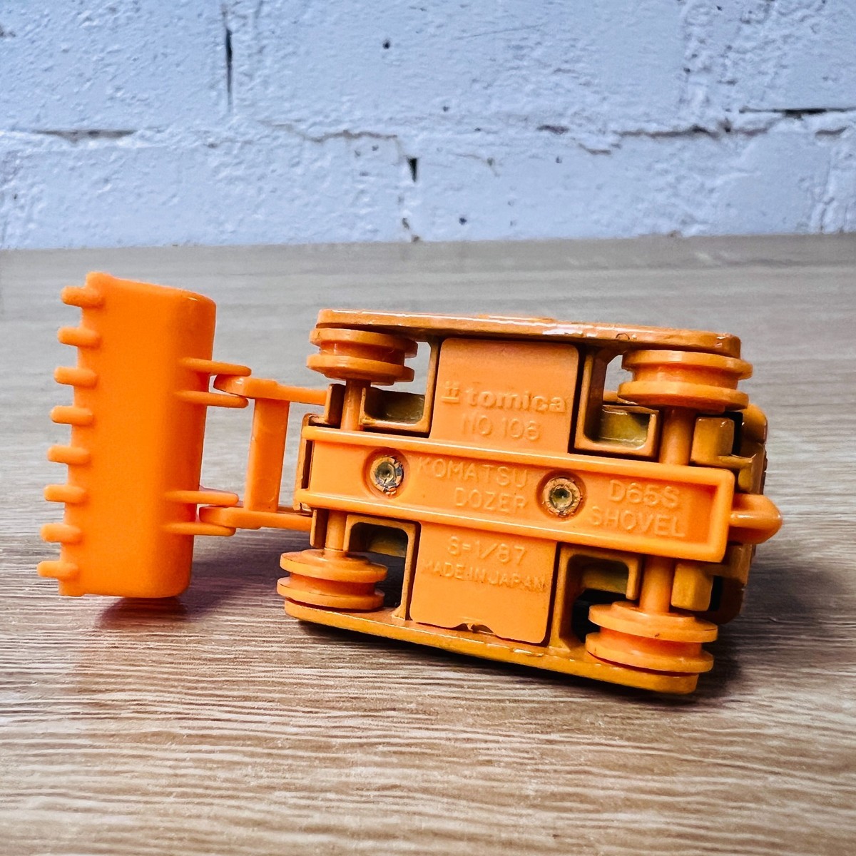 Tomica No 106 Komatsu D65S Dozer Shovel Orange Made in Japan 1978