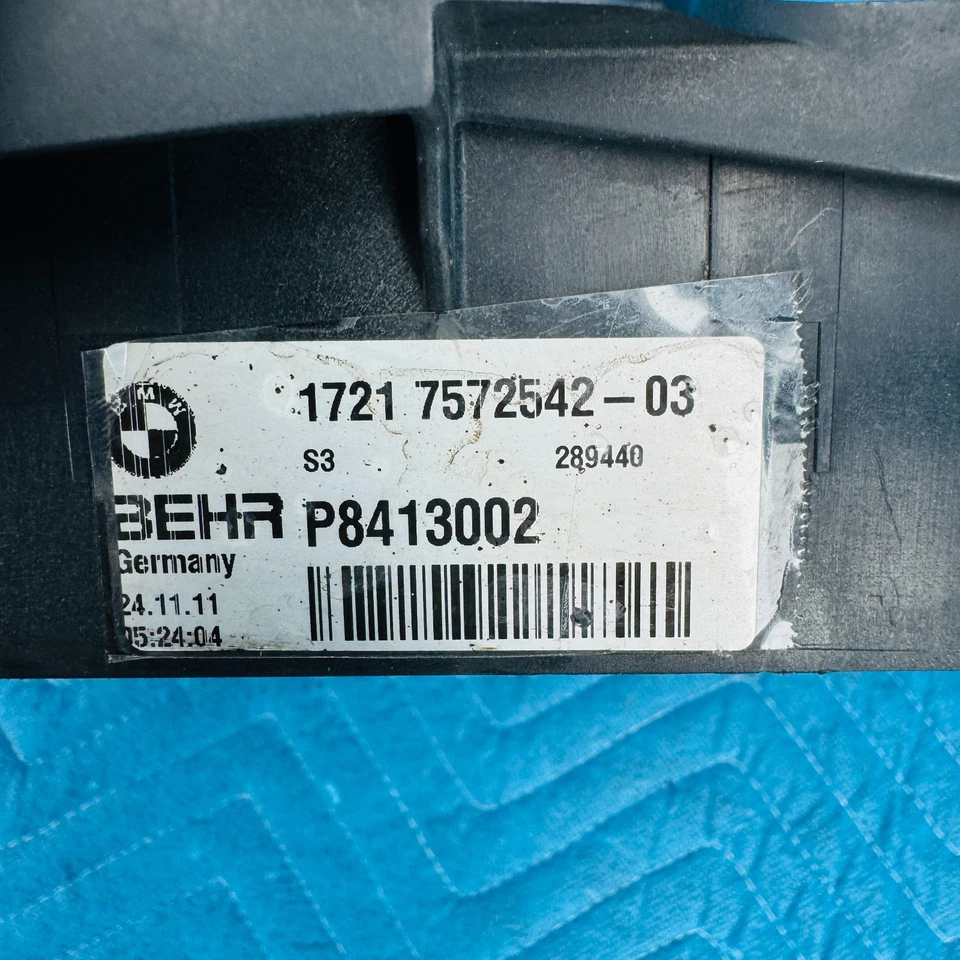 BMW 650i 2012-2017 4,4 N63 xDrive motor derecho radiador refrigerante OEM 17117805630 Foto 2 de 4