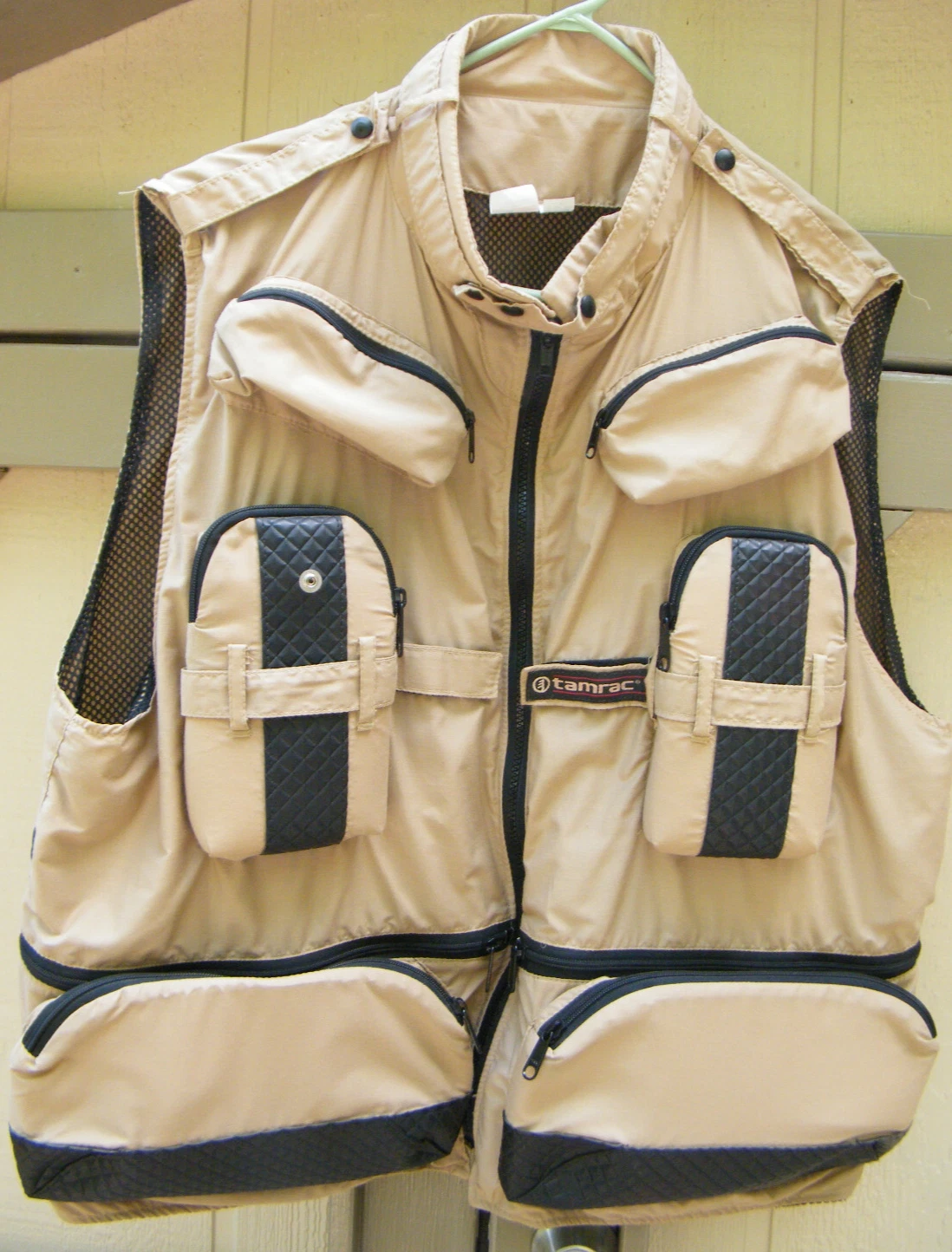 TAMRAC Tan Multi Pocket PHOTOGRAPHY/HUNTING/FISHING/TACTICAL/HIKING Vest Size XL