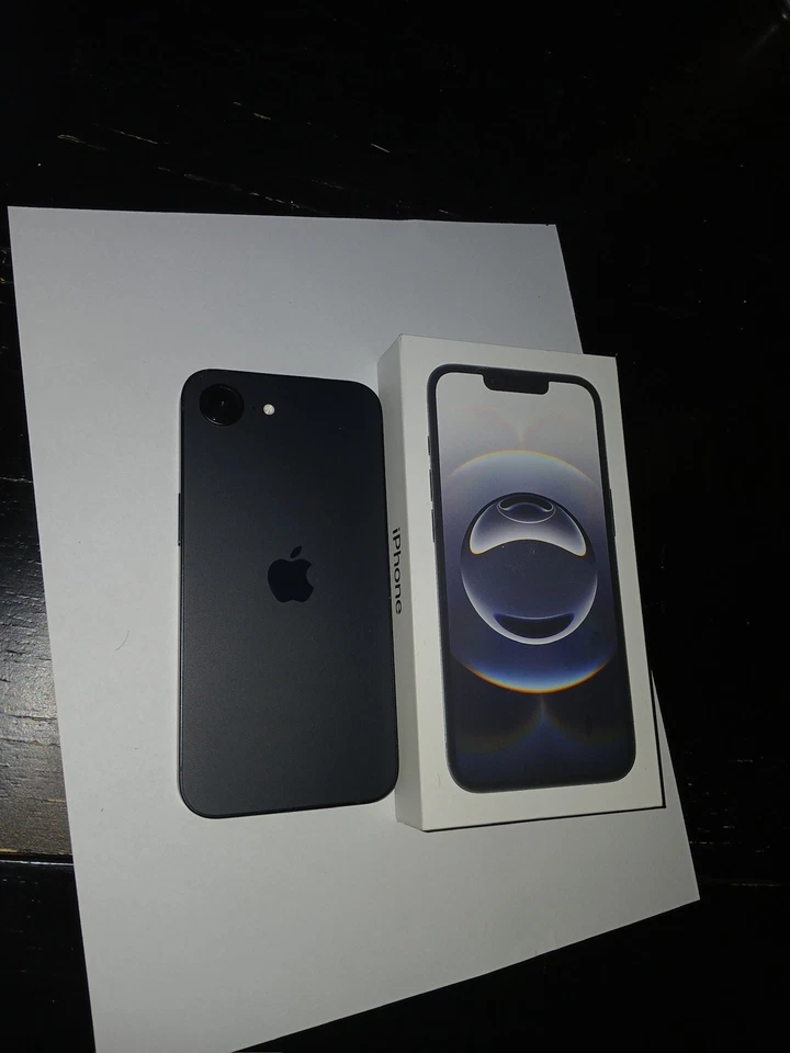 Apple iPhone 16e - 128 GB - Black (Boost Mobile) - Image 3 of 3