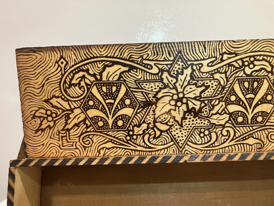 古董复古艺术木质 Pyrography 圣诞礼物盒 10 英寸 & Lefton 陶瓷天使 3 英寸 — 第 3/4 张图片