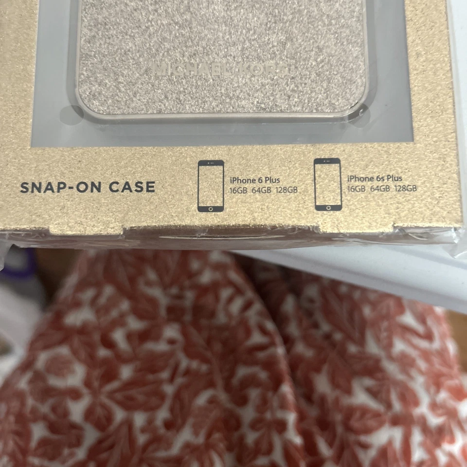 Michael Kors Snap-On Case  iPhone 6 Plus Gold - Image 2 of 3
