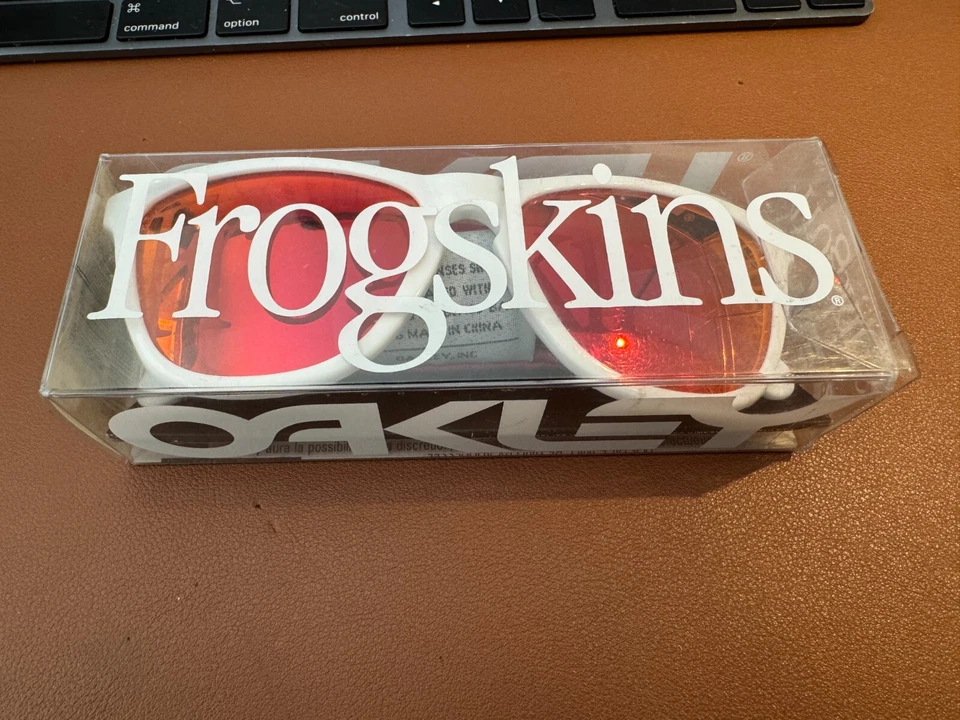 Oakley Frogskins Nuevo de Lote Antiguo - Varios Colores/Lentes, la mayoría Nuevo en Caja + Sin Usar Foto 4 de 4