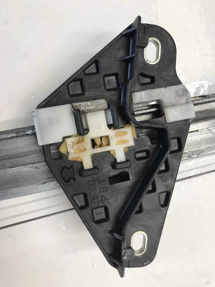 2011 HONDA FIT Rear Back Power Window Regulator w/ Motor Passenger Right RH Used - Image 3 of 4