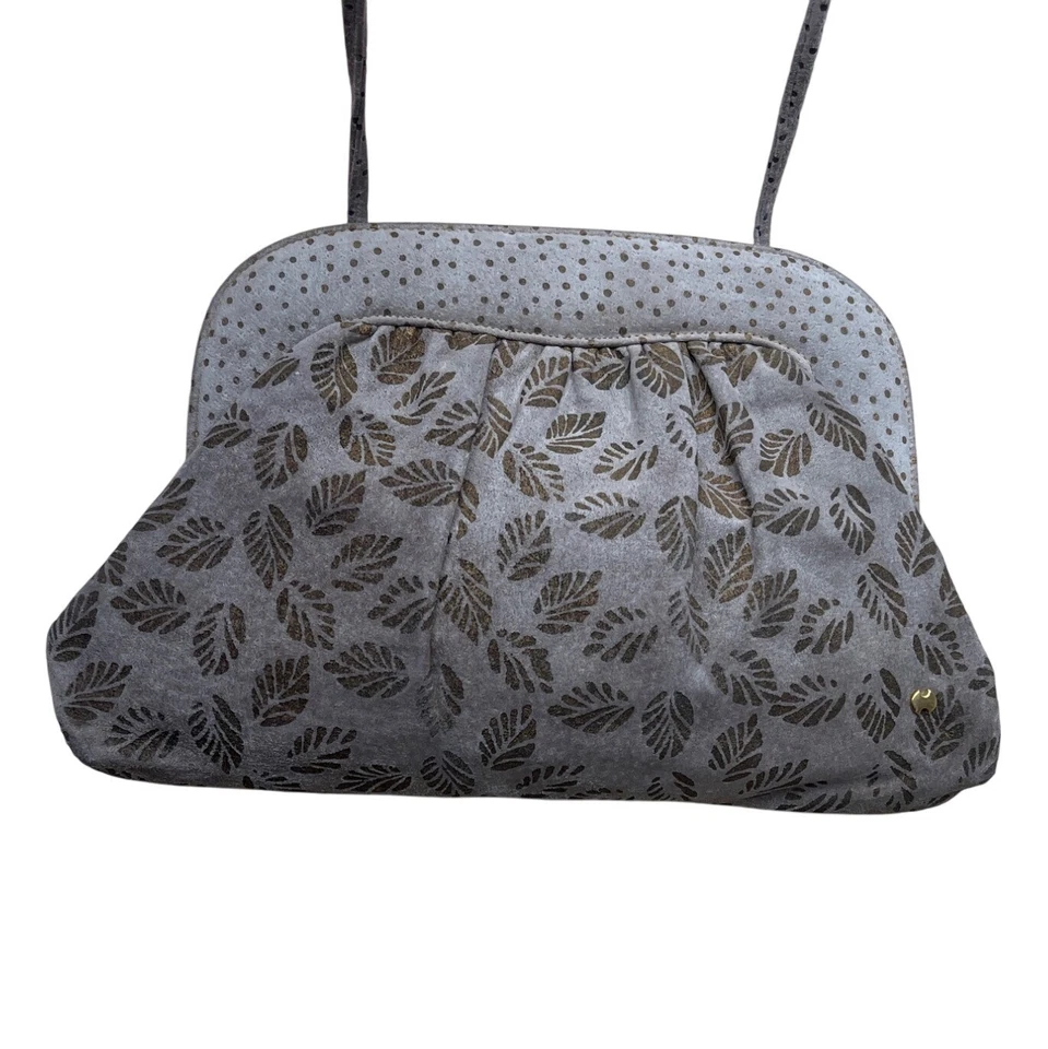 Bolsa tiracolo vintage anos 70 Halston cinza estampa de folha camurça com destaque dourado tamanho M - Imagem 2 de 4