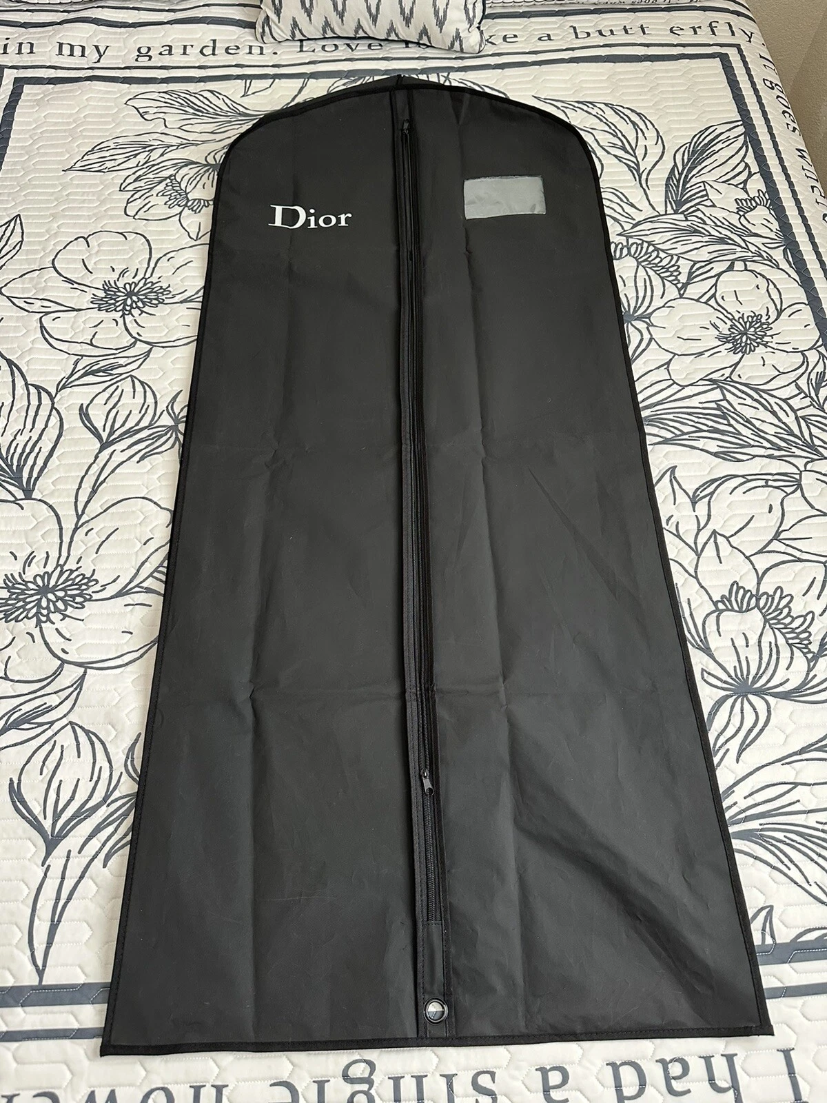 Sac à vêtements Dior authentique. Pls voir taille.bon pour manteau, costume ou robe