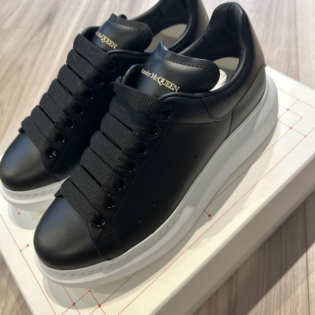 本日限定!AlexanderMcQUEENスニーカー黒×白\