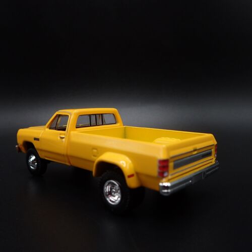 Dodge Ram D350 1982 82 camioneta pickup doble escala 1/64 diorama coche modelo diecast - Imagen 5 de 7