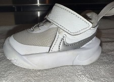 NIKE - Sz 3 White Silver Toddler Team Hustle D 10 Baby Sneakers