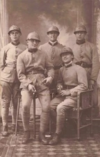 CPA PHOTOGRAPHIE GROUPE DE SOLDATS WW1 POILUS