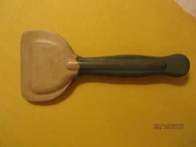 Daisy Green Hand Scraper/Spatual Made by Schacht Rubber Mfg Huntington, Ind