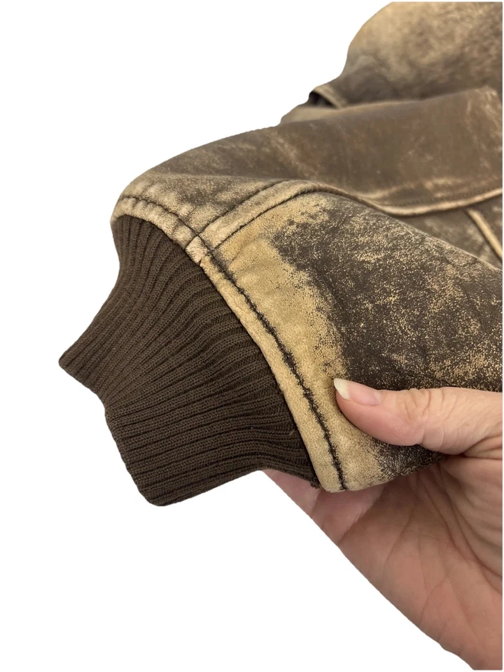 Jaqueta Bombardeiro Masculina Vintage Anos 90 Paris Sport Club Couro Extra Grande Marrom Forrada Desgastada - Imagem 3 de 4