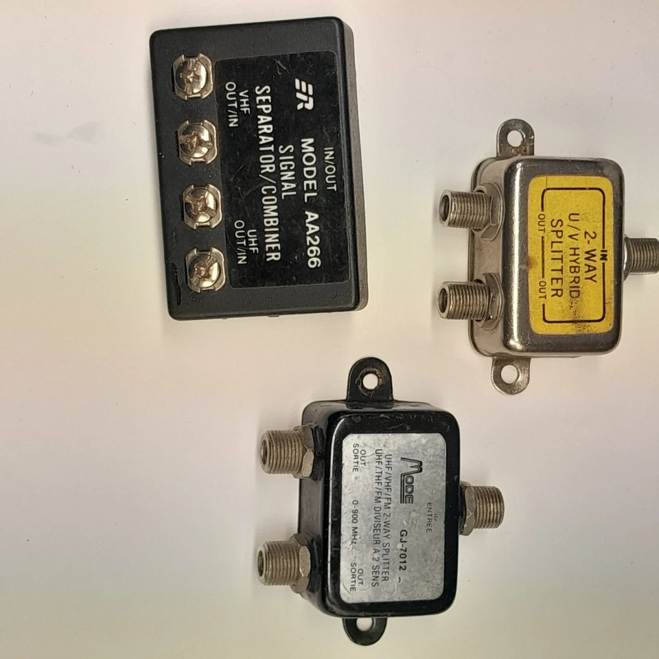 Lot of 7 Coax Cable TV Antenna Signal Splitters & Combiners Adapter Switch - Image 4 of 4