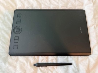 Wacom Intuos Pro Medium Bluetooth Graphics Drawing Tablet PTH660 Used