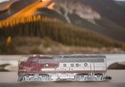 N Scale 1:160 Kato 176-211 ATSF F7A Pow. F7A Santa Fe Warbonnet Dual Headlight — photo 7