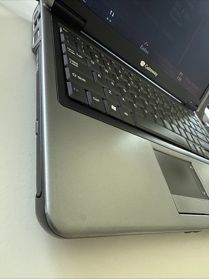 GATEWAY NX260X + Batería. Memoria DDR2 256, sin HDD, sin adaptador de corriente.  COMO ESTÁ Foto 3 de 4