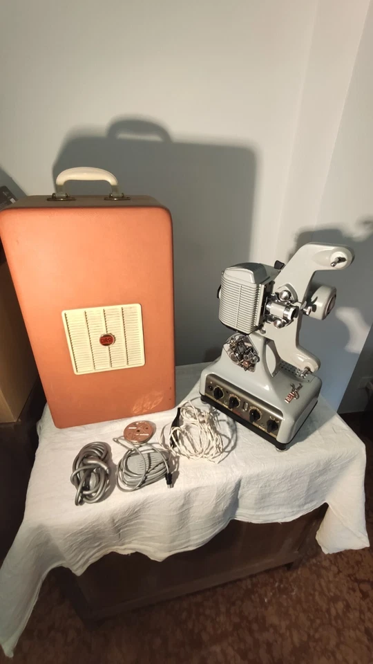 Proiettore Cinematografico Cirse Sound 8mm Eccellenti condizioni - Immagine 3 di 4