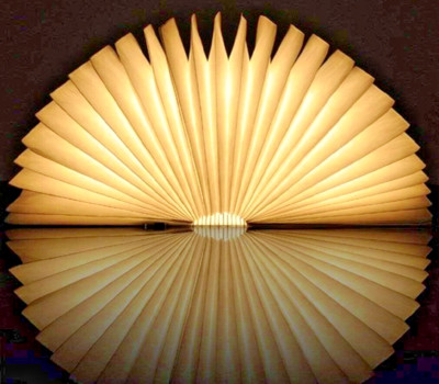 LED Buch Lampe - Faltbare Holzleuchte | USB Wiederaufladbar | Moderne Wohndeko