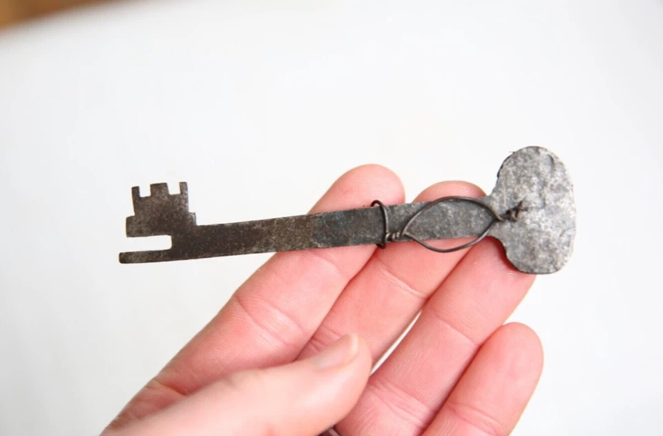 Antique Hand Wrought Iron Skeleton Key Forged Medieval for gate lock door VTG - Image 2 of 4